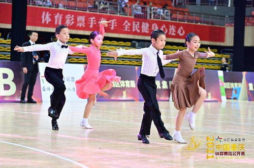 重庆体育舞蹈公开赛开赛,5000选手参加